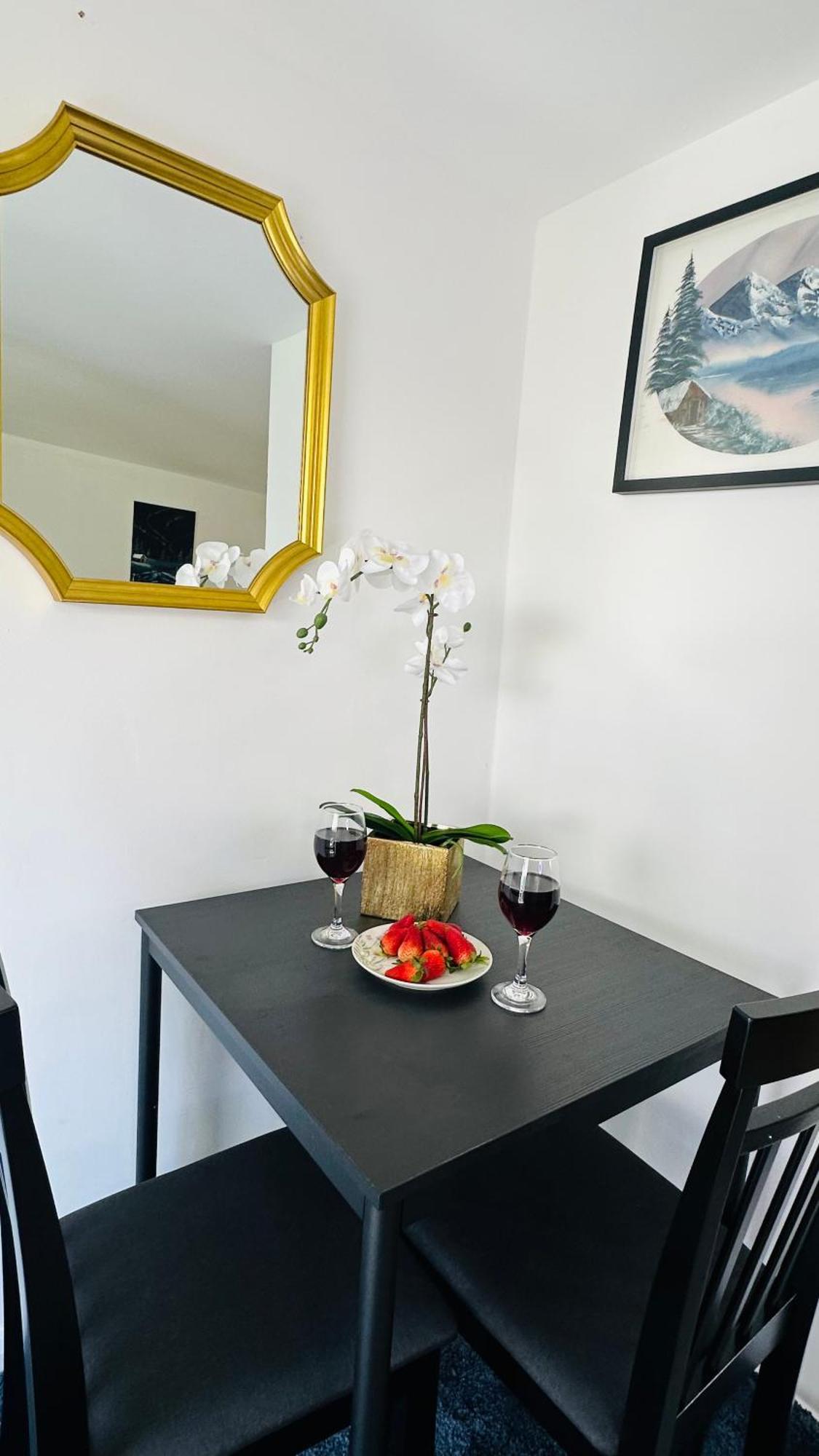 Cosy And Comfy Apartment London Exterior photo