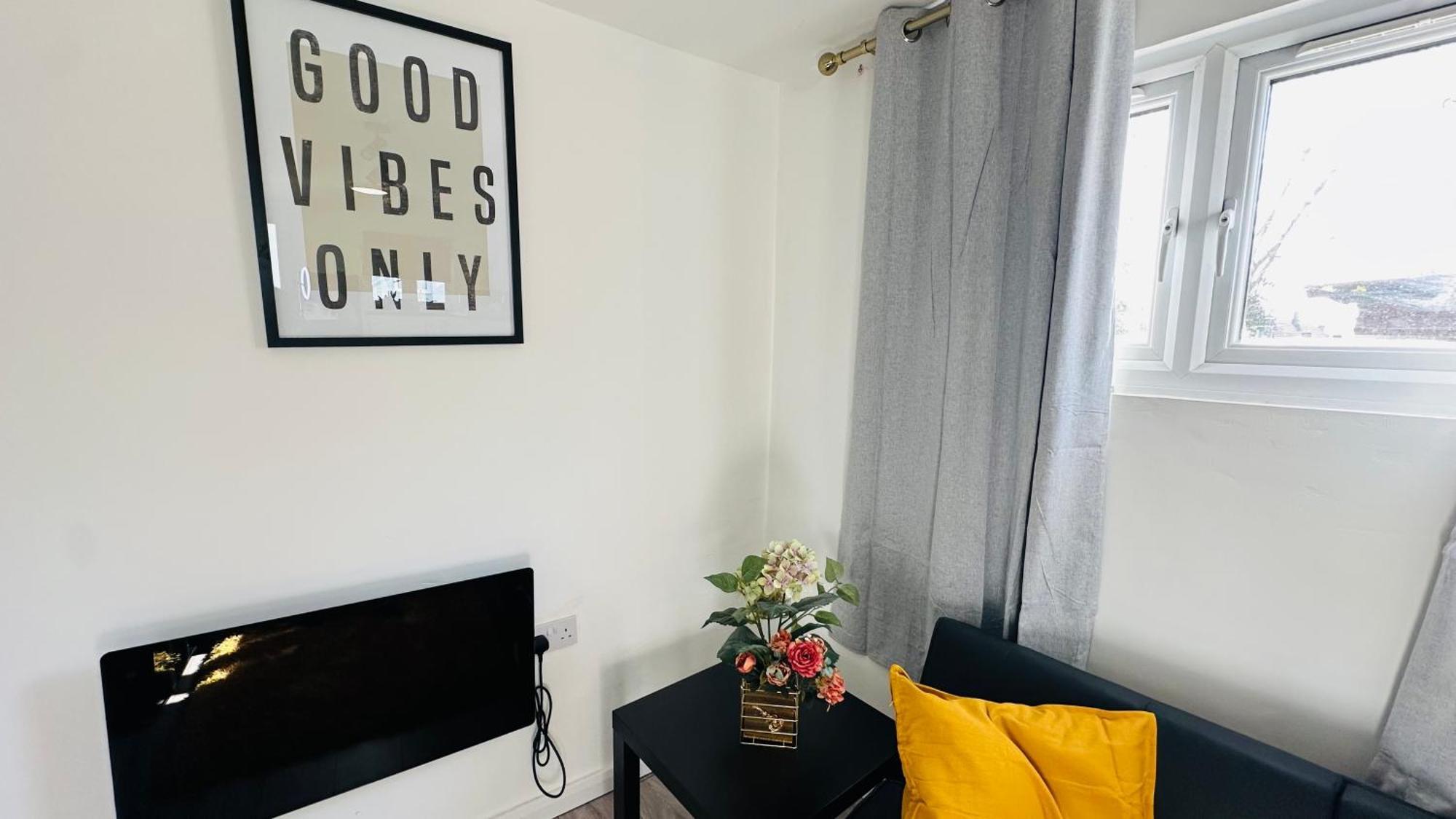 Cosy And Comfy Apartment London Exterior photo